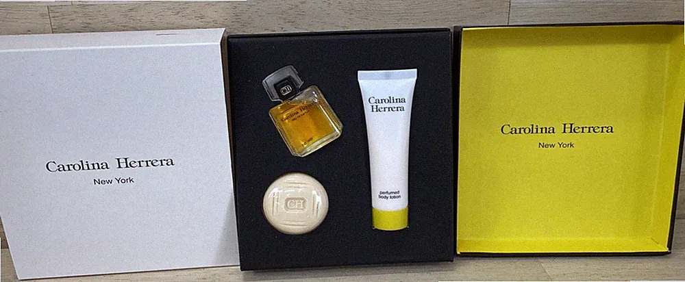 CAROLINA HERRERA eau de parfum Gift Set lotion perfume soap Vintage NEW